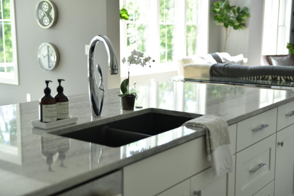 Simple Tips for a Clutter-Free Kitchen Island | Refresh Design